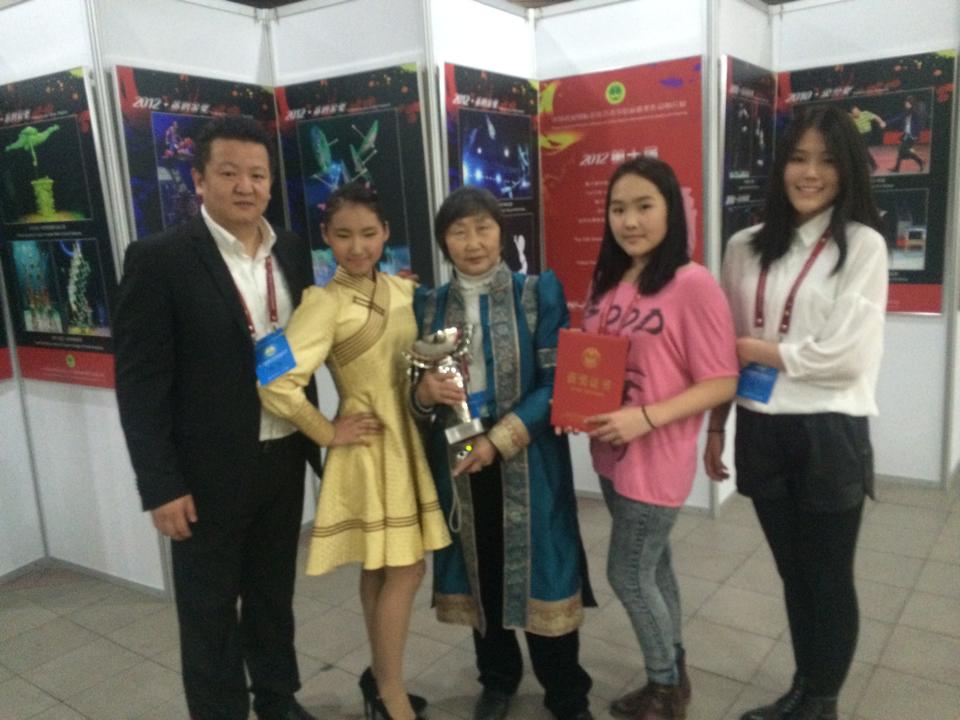 Циркчдийн дэлхийн аваргаас манай нугараачид мөнгөн цом хүртлээ